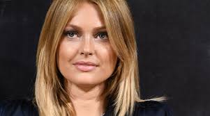 Aber wenn du von natur aus dunkelblond bist, ist farbe überhaupt kein problem bei dir. Blonde Haare Die Schonsten Nuancen Und Neusten Trends Freundin De