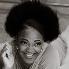 Lisa Brown's Instagram, Twitter & Facebook