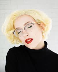 🤨 You want to get both frames but you don't have the budget for it? 🤨 No  need to worry, you don't have to choose only one look! You can be both