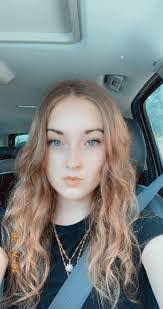 Joyce Theis's Instagram, Twitter & Facebook