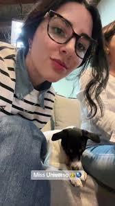 Ver Miss Universo con mi mamá es… No la funen fue de su total inocencia  🫶🏼😅 #missuniverse #emiliadides #mama