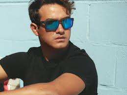 Just add sun. Discover the Oakley Summer Collection.