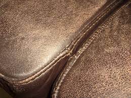 Sofa ist aus den besten materialien, um qualität haltbarkeit und komfort zu bieten hat. Die Pflege Von Alten Und Neuen Glattledern Bei Mobeln Lederzentrum Spezialist Fur Lederpflege Lederreparatur Beratung