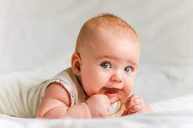 Die zeit des zahnens, die dieser freude vorausgeht und auch folgt, kann jedoch auch besonders hart für eltern und kind sein. Zahnen Das Hilft Ihrem Baby Wirklich Zahnarztzentrum Ch