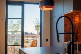 Da Eivind Holte (59) bygde om den 30 kvm. store leiligheten, måtte han  tenke plasseffektivt. Se de smarte løsningene.