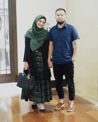 Terdapat berbagai desain cardigan, mulai dari renda, motif floral, hingga rajutan. 10 Inspirasi Padu Padan Cardigan Untuk Hijabers Stylish