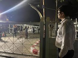 ขอคืนพื้นที่หมู่บ้านทะลุฟ้า ข้างทำเนียบฯ คุมตัวผู้ชุมนุมไว้ ตชด.ภาค 1 Xtnt6g56n 8dtm