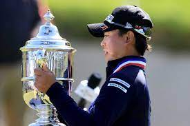 Semple trophy after winning the 76th u.s. Yuka Saso Gewinnt 76 U S Women S Open News Golftime De
