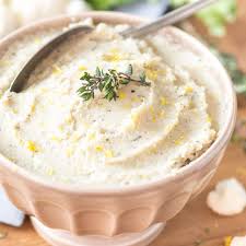 Blumenkohlpuree Mit Thymian Die Cremige Low Carb Beilage Rezept Rezepte Rezepte Mit Blumenkohl Low Carb Beilagen