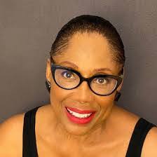 Lois Hunter's Instagram, Twitter & Facebook