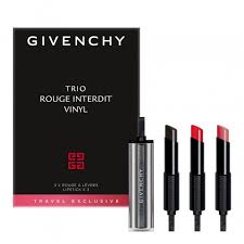 Rouge interdit est un rouge assez ancien dans la gamme des rouges à lèvres givenchy, il était grand temps pour la marque de revoir un peu sa texture / packaging. Givenchy Trio Rouge Interdit Vinyl Aelia Duty Free Belgium