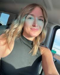 Amy Hoelscher's Instagram, Twitter & Facebook