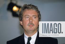 Rolf Schmidt-Holtz 08 95 her Management Medien Mann grauhaarig Schnäuzer  seriös Jackett Krawatte