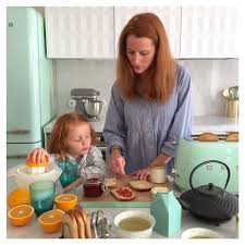 Bonheur Simple De Preparer Le Petit Dej En Famille Dans Notre Nouvelle Cuisine Toasts Grilles Confiture The Vert Jus D Orange Le Samedi Tout Le Mon Vidal