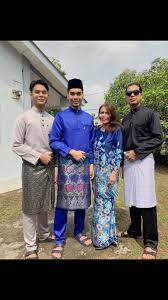 Lisa menerusi kemas kini terbarunya mengejutkan banyak pihak selepas mengaku ben amir merupakan adiknya. Adik Beradik Ben Amir Dan Keluarga