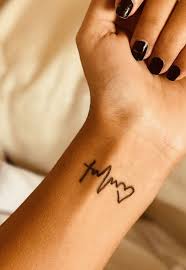 1001 Coole Glaube Liebe Hoffnung Tattoo Ideen In 2020 Faith Tattoo Love Finger Tattoo Faith Hope Love Tattoo