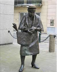 The Shopping Lady Statue Sculptures Public Sculpture