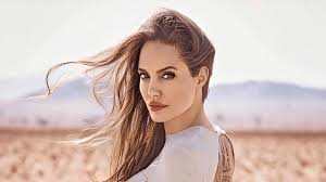 Angelina jolie fights fire & assassins. Angelina Jolie S New Movie Those Who Wish Me Dead Drops It S Trailer