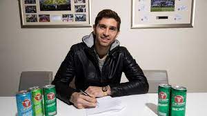 Damián emiliano martínez romero (born 2 september 1992) is an argentine professional footballer who plays as a goalkeeper for premier league club aston villa. Arsenal S Emiliano Martinez Joins Reading On Loan For Rest Of Season Football News Sky Sports