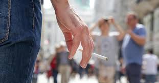 A 10 anni dall'introduzione del divieto al fumo nei luoghi pubblici, il ministero della salute ha deciso di avviare una campagna annuale contro fumo, droga, alcol e sono convinta che sia importante agire sui giovani in via prioritaria, ha dichiarato il ministro. Vietato Fumare Anche All Aperto Ecco Dove Succede Gia Il Sole 24 Ore