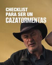 y llevar paraguas ✓ El hijo de Bill Brody ya está listo para demostrar que  tiene madera para ser un caza tormentas como su padre. 🌧☔️⚡️ Cazador de  Tormentas #MíraloEnPrimeVideo