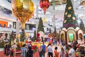 Malaysia doesn't have a 'white christmas', but this festive season is filled with warmth, cheers and excitement. Malaysia Kuala Lumpur 2017 December 07 Pavilion Shopping Mall Decorated For Christmas And New 2018 Year St Christmas Decorations Kuala Lumpur Shopping Mall