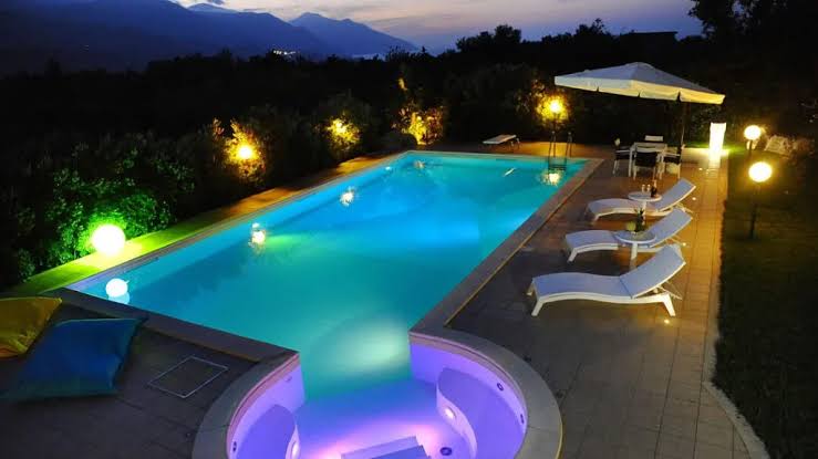 Cómo elegir la mejor iluminación de la piscina? - Espai Piscines