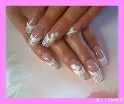 Denn dieser verstärkt zum einen eure nägel, lässt den darüberliegenden nagellack noch länger auf den nägeln bleiben und vor allem schützt er euch vor verfärbungen. Weiss French In E Stroke Nageldesign