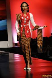 Bahan baju batik adalah kain katun yang adem dan nyaman dipakai. Vemale Com Indonesia Sehati I Busana Batik Pakaian Tradisional Model Pakaian