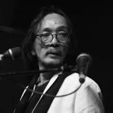 The guitars, strings, amps & pedals of the world's best artists