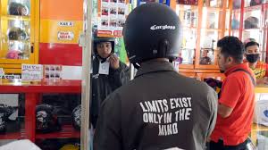 Di tokopedia tersedia daftar harga helm bogo jpn kaca datar terbaru july 2021 yang bisa anda cek secara online setiap harinya. Sejak Dipakai Jokowi Helm Cargloss Jadi Yang Terlaris Di Toko Wms Beta News