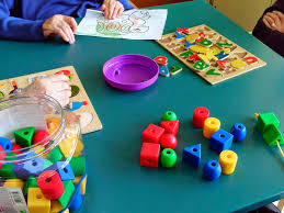 Todas las personas mayores activas que se preocupan por mantenerse en buena forma física y con vigor, deben hacer ejercicio. Juegos Recreativos Para Adultos Mayores 100 Actividades Recreativas Para Adultos Mayores Youtube Estos Son Clasificados Segun Sus Images Quality