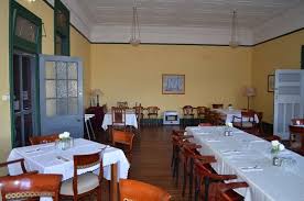 We used a modern glass top dining table for this beautiful transitional home. Large Formal Dining Room Picture Of Ariah Park Hotel Dining Bar Tripadvisor