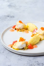 Seeteufel Mit Fenchelsalat Kartoffelpuree Pink Grapefruit Gel Und Beurre Blanc Rezept Lebensmittel Essen Anrichten Auf Dem Teller Rezepte