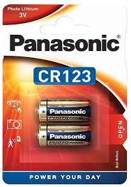 Being lithium based, they churn voltage for better sound clarity and the 3v, high performance battery comes in a size of cr123a. Panasonic Cr123 Zylindrische Lithium Batterie Fur Amazon De Elektronik