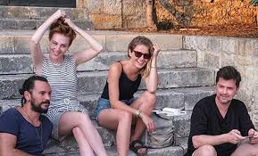 ''i̇ki ay sonra evleniyoruz'' burcu biricik ve yönetmeni cem karcı, yaza girmeden önce. Elcin Sangu Ve Burcu Biricik Tatilde