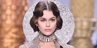 Tradizionalmente, il french bob anni venti si abbina a una piega capelli liscia. Tagli Capelli Medi 2020 Il Caschetto Mosso Di Kaia Gerber Da Chloe