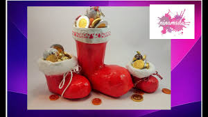 Coudre avec le fil rouge les deux bottes avec des petits points, à l'extérieur : Comment Fabriquer Une Chaussette Ou Botte De Noel