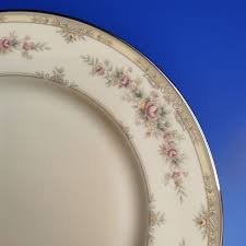 The dinner, bread & butter/appetizer plates and saucer feature a wide platinum rim with an etching of scrolled leaves, while the salad plate and cup have a thinner. Noritake 27cm Made In Japan Shenandoah 9729 Bone China Dinner Plate Shopee Malaysia