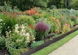 Shop our wide range of garden bed edging at warehouse prices from quality brands. Deisgn Flow Lattice And Pickets Fencing Design Melbourne