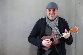 In 1980 he became a member of the band narodno blago. Neno Belan U Sarajevu Sam Kao Kod Kuce Azra Magazin