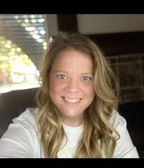 Cindi Smith's Instagram, Twitter & Facebook