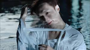 HuYiXuan Weibo Update 5/17/2025 🖤 ~ It's summer.....cool off ~