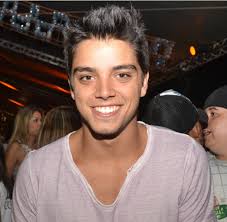 É talento surgindo, ensinando e fazendo história na globo. Rodrigo Simas Wikipedia La Enciclopedia Libre