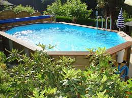 Gerade im sommer wünschen sich hausbesitzer oder eigentümer eines. Was Kostet Ein Holz Swimmingpool Und Wie Baut Man Diesen Auf Holz Swimmingpools