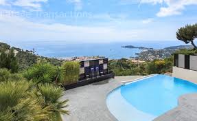 Bien D Exception Vente Villa Californienne A Villefranche Sur Mer Cote D Azur 260m2 Terrain De 1600 Villa Californienne Villa A Vendre Piscine A Debordement