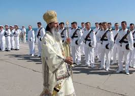 Sute de persoane au participat ieri la la manifestările prilejuite de ziua marinei care au avut loc pe faleza din faţa comandamentului flotei din constanţa. Arhiepiscopul Teodosie S A Rugat Pentru Marina RomanÄƒ La ConstanÅ£a Basilica Ro