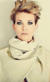 Desiree Hendrix's Instagram, Twitter & Facebook