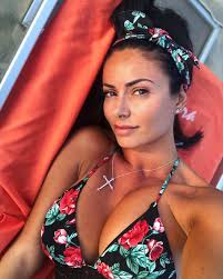 Giornalista professionista, conduttrice tv, collaboratrice mediaset. Felice On Twitter Monicabertini1 Azz Twitter