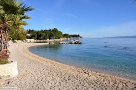 You can specify the separator, default separator is any whitespace. Split Strand Kastelet